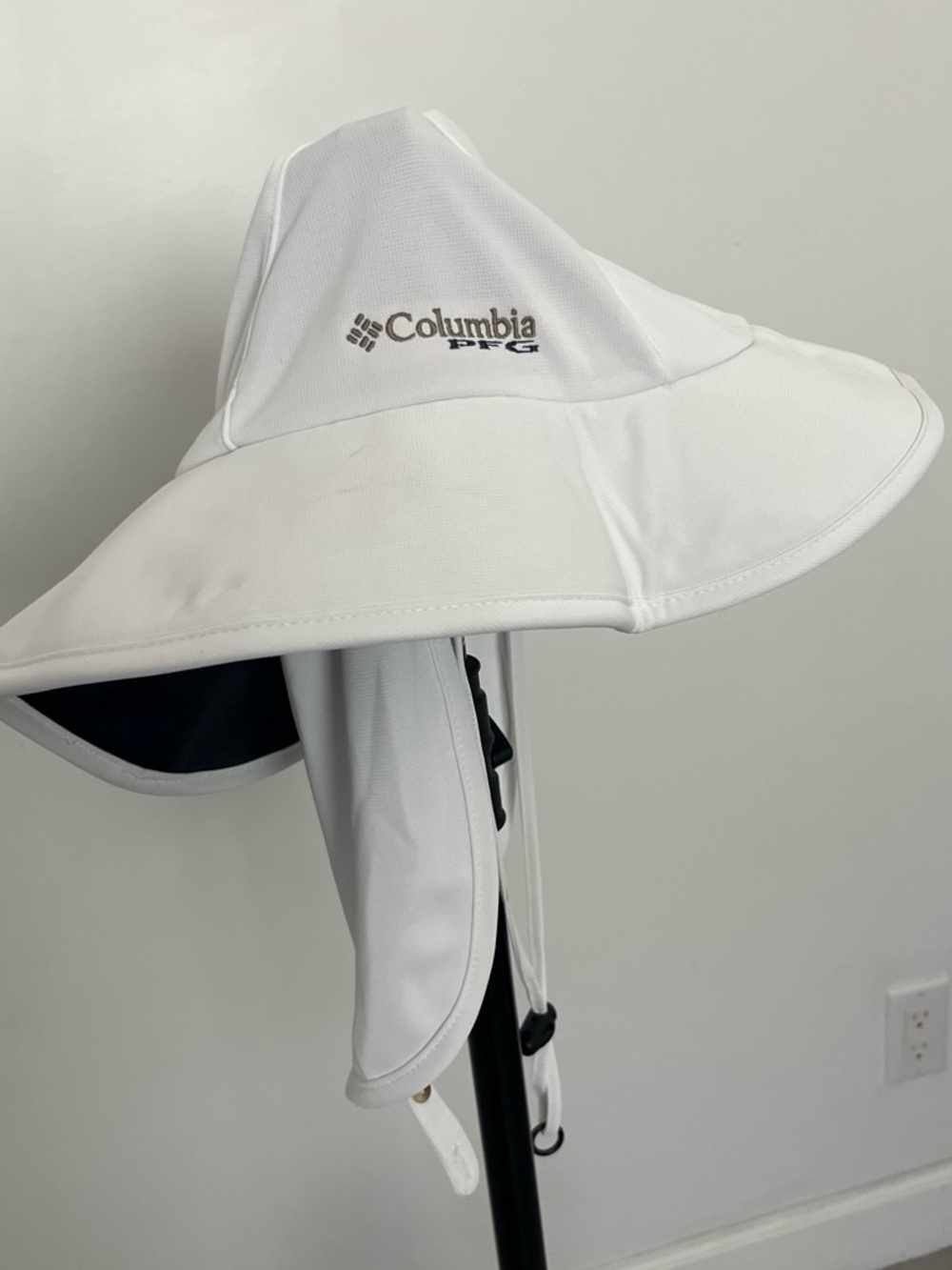 COLUMBIA WHITE BOONIE HAT WITH NECK FLAP WOMENS ONE SIZE
